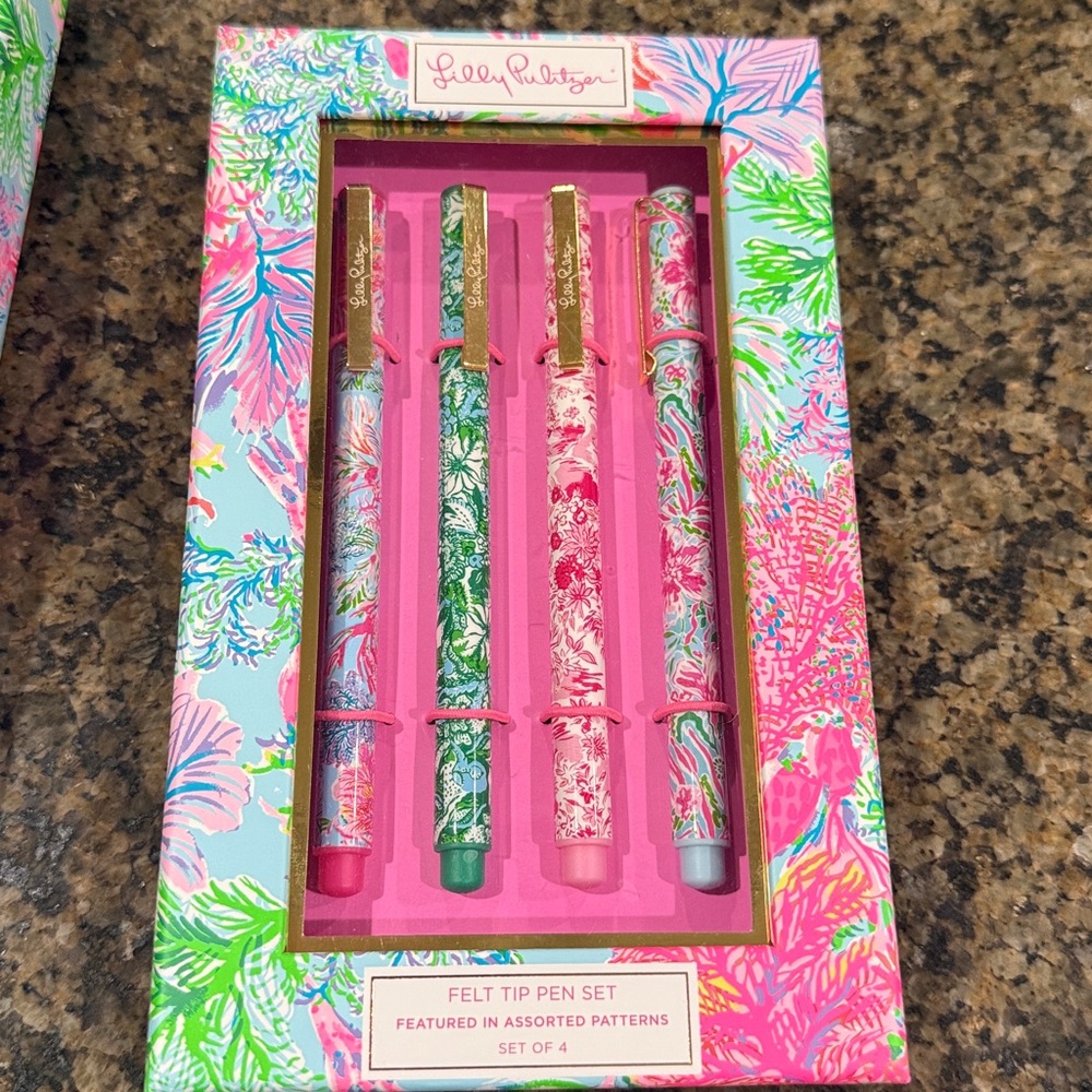 NWT! Lilly Pulitzer set of 4 felt pens in beautiful print design. New in box!